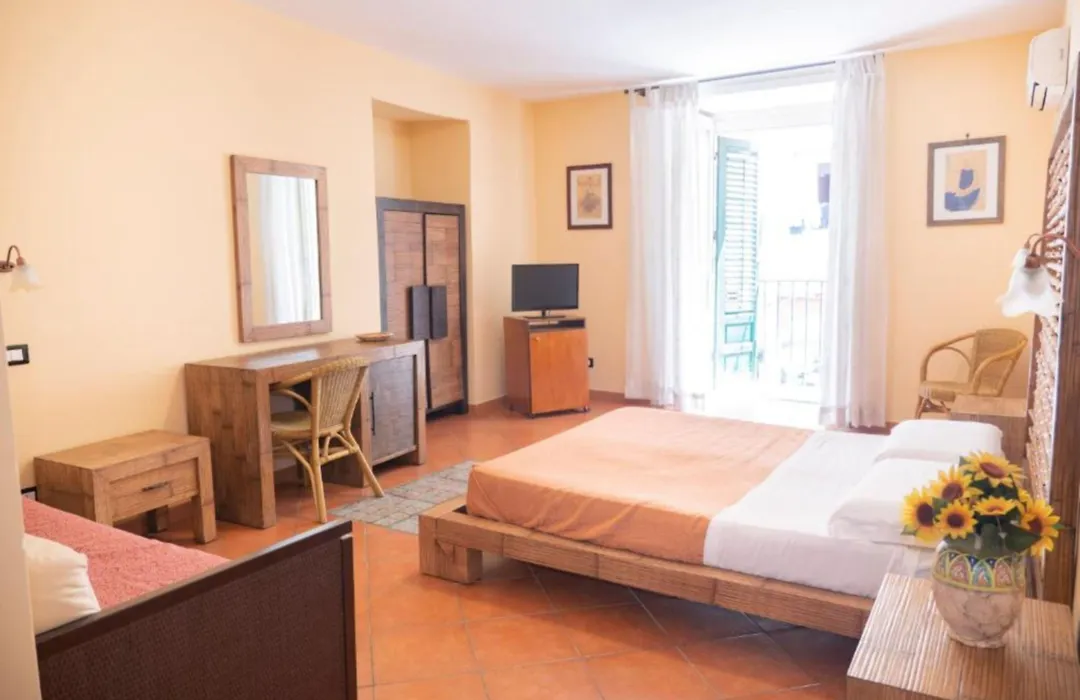 Kalamarina Rooms-1